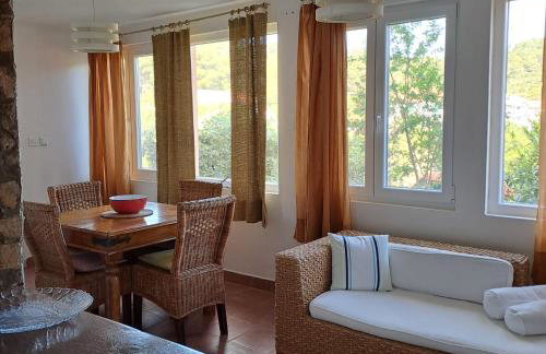 Apartments-Estate under the Paintbrush - Photo 15