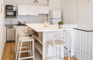 Duplex entièrement rénové avec clim, vue mer et Accès plage ! - Photo 3