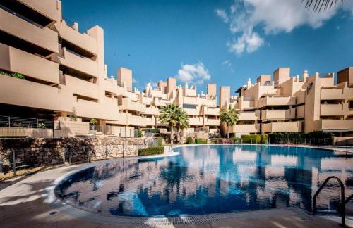 5 Stars BEACHFRONT PARADISE - Seaview, Always Heated Pool, Gym, Sauna! - Foto 3