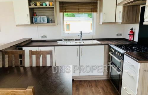 Caravan - Sleeps 6 - Near The Deep & Old Town - Foto 10