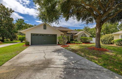 Modern Retreat Pool and Game Room - Foto 6