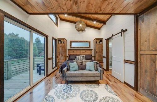 Cozy Treehouse w Hot Tub, Fire Pit, Pet Friendly, Lake Access - Photo 5