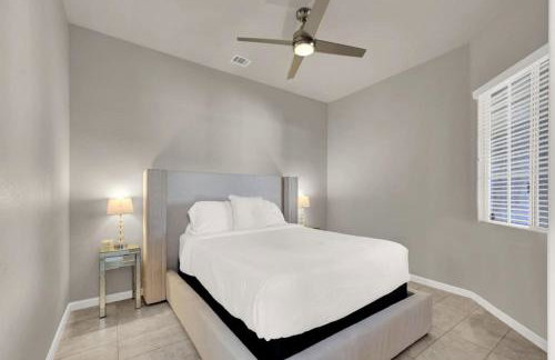 Lux 3BR Oasis Near Strip with Heated Pool and Jacuzzi - Photo 5