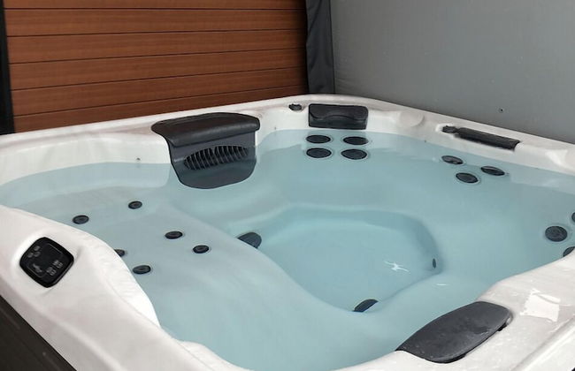 Revelstoke Retreat by Revelstoke Vacations - Photo 14