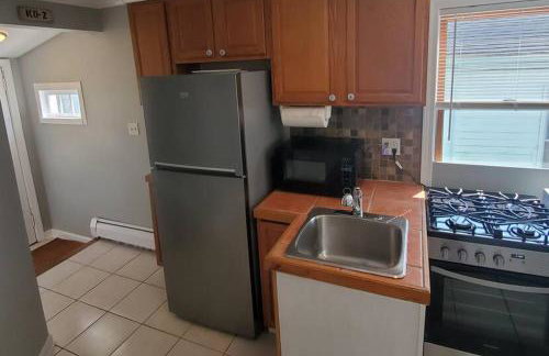 Beachy Bay Breeze Bungalow 2BR with parking and close to many amenities. - Foto 12