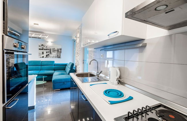 Modern apt Close to Znjan Beach, With big Terrace - Photo 11