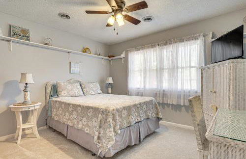 Oak Island Home w/ Fenced Yard, Walk to Long Beach - Foto 13