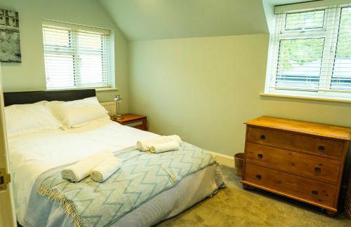 Large open plan villa with garden near the Thames - Photo 21