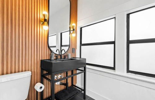 Hacienda Flamingo Unit 2 - Expansive 3BR Retreat with Style & Comfort - Foto 15