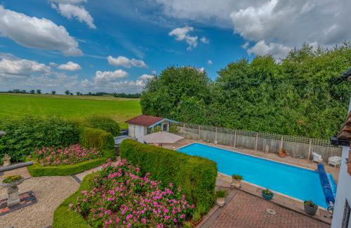 The Owl House with swimming pool and private hot tub - Foto 32