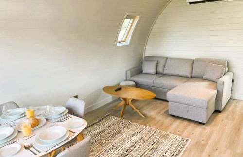 Blackbird Lodge - 2 bed with aircon, hottub, AC, accessible, stunning views - Photo 5