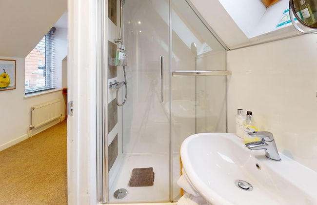 Beautiful Coach House - Photo 22