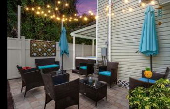 Hot tub- 80's Arcade- Pool table- Historic Downtown- 7 car parking - Foto 7