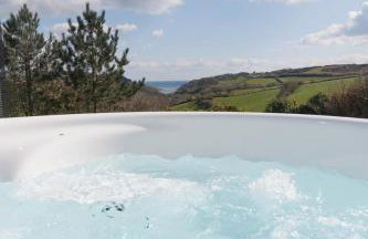 Ultimate Coastal Luxury - 5 Bed, Spacious, Parking, Hot Tub - Foto 33