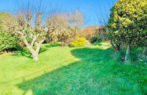 Beautiful Garden Room with Private Entrance - Foto 4