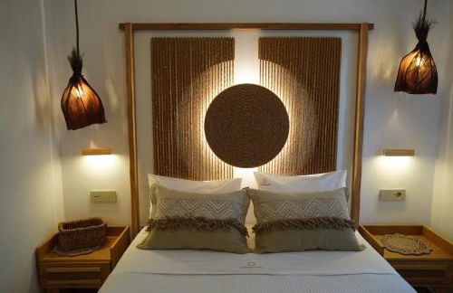 L A Boutique Suites with Private Hot Tub - Photo 11