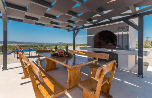 Cozy Home In Tinj With Wifi - Foto 15