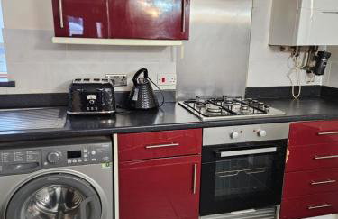 Lux Den close to M1! Netflix , Parking & Broadband - Foto 6