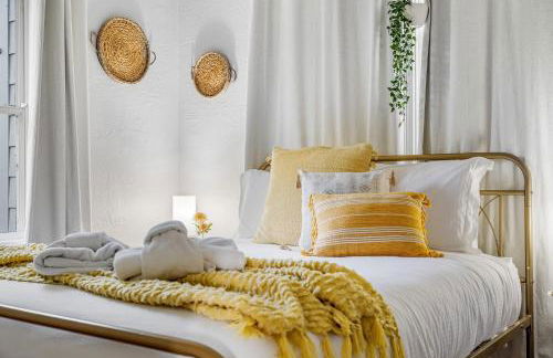 Tiny Home w MIL suite - 3 MI to DT - Foto 36