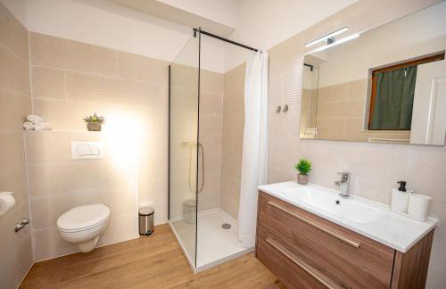 Villa Pietro with a heated Saltwater pool - Photo 31