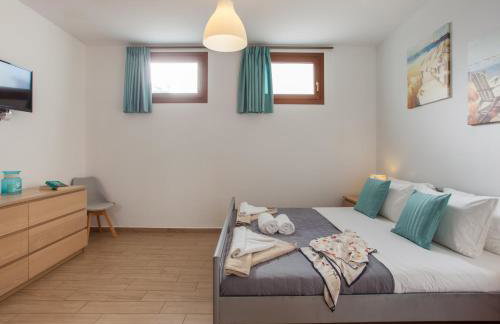 Family seaside Kladissos Villa with private heated pool! - Photo 40
