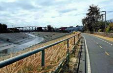 Cheerful house with EV, Parking & backyard - Foto 8