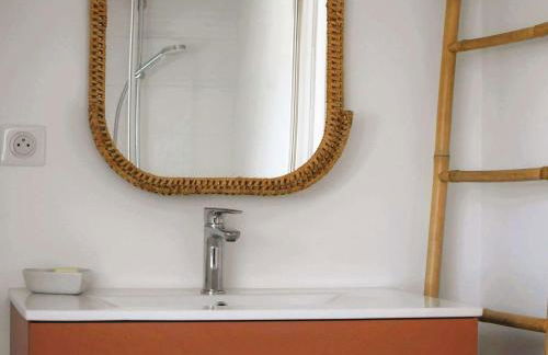 Superbe maison rénovée, 250m de l'océan, 12 pers, terrasse, jardin, proche plage Kerleven et golf - FR-1-481-164 - Foto 35