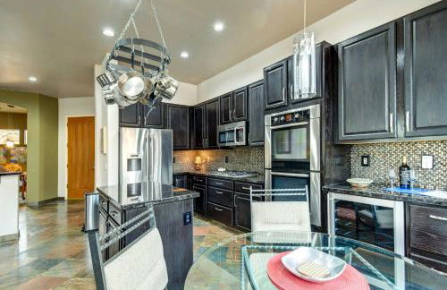 Luxe Couples Retreat with Pool and Outdoor Kitchen! - Foto 40