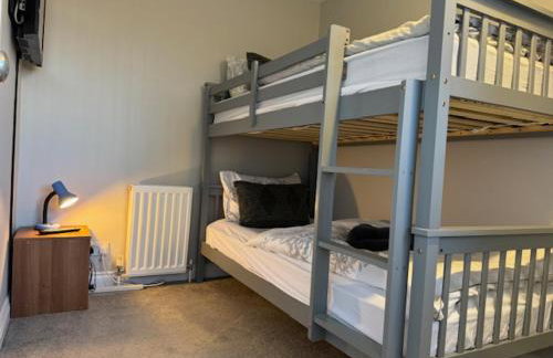 City Stay with Jacuzzi Gym Free Parking 2 Spaces - Photo 9