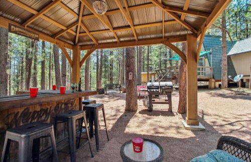 Near Trails Forest Lake Retreat with Backyard Oasis - Foto 31