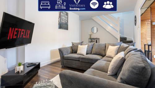 Spacious 5BDR House By Vista Stays Short Lets & Serviced Accommodation Manchester With Free WiFi, Parking & Netflix - Foto 1