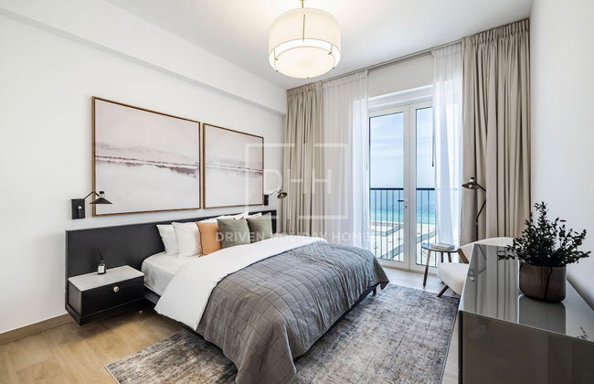 Full Sea View 1Bed Le Pont B1 in La Mer - Photo 2