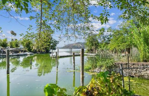 Lakeside Retreat with Private Boat Ramp home - Foto 29