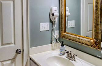 Labrador Lake with FirePit and Billiards - Foto 53