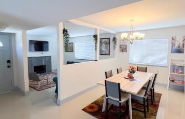 Vegas Hideaway with Jacuzzi & Pool by Strip - Foto 54