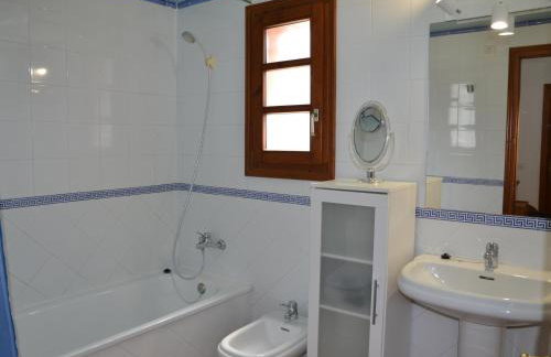 Casa con Piscina Privada y Jardín Cerca de la Playa en L'Estartit - ES-323-6 - Foto 35