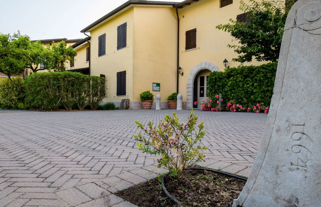 2 bedroom Apartment in Desenzano del Garda with swimming pool and garden - Photo 42