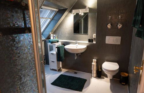 Stilvolles Apartment mit Balkon, Parkplatz & Top-Lage - Foto 8