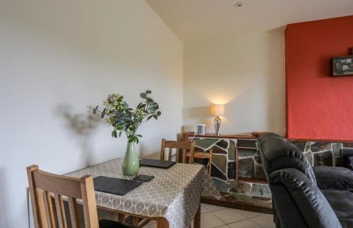 Hillside Apartment - Photo 7