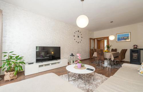 Villa Petmat - with private pool and 6 bedrooms - Photo 25