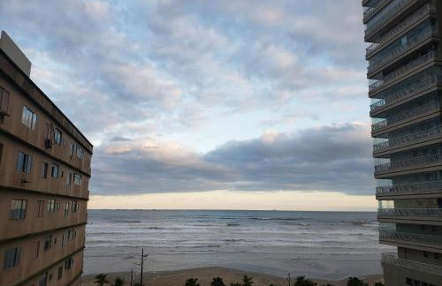 Apartamento beira-mar na praia da aviação - Foto 33