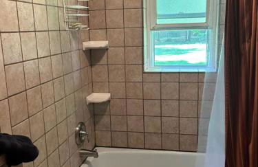 Lake Access! Twin Birch Resort - Kodiak Cabin - Foto 29