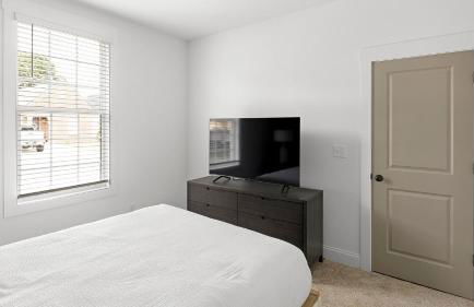 Landing Stylish 2BD Gym Clubhouse - Photo 13