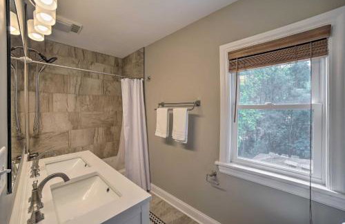 Pet-Friendly Lake Getaway 1 Block to Beach! - Foto 15