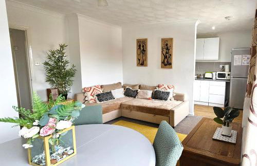 2 bed apt w/ private parking close to town centre - Foto 4