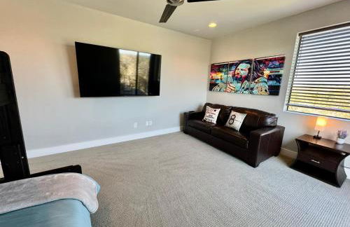 Upscale Modern Hill Country Home! Has it ALL! - Foto 52