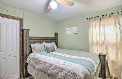 Galveston Group Getaway with Private Yard and Fire Pit - Foto 14