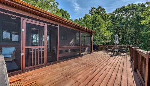 Peak-a-Blue Cabin - Watch Movies from Hot Tub, Mountain View, Bigfoot Bunker Game Room, Fire Pit, Oversized Deck, Screened-in Porch - Foto 5