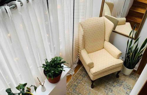 A Regal Retreat- Exclusive Parking, Prime Location - Foto 32