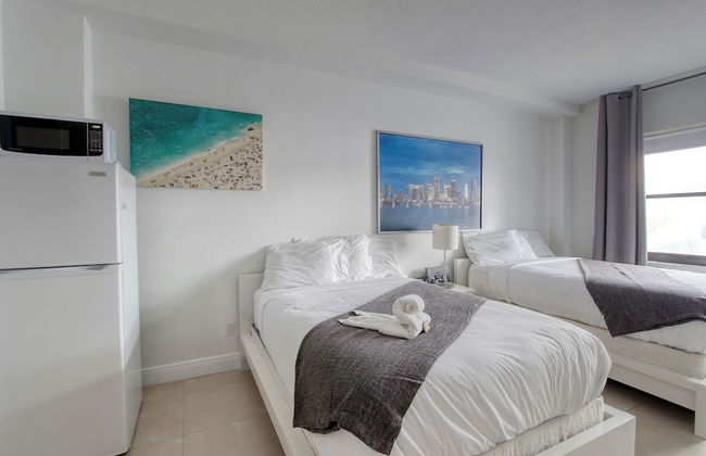 Deluxe Studios and Apartments at the Casablanca - Photo 37